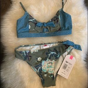 ROXY Surf the Desert Athletic Set